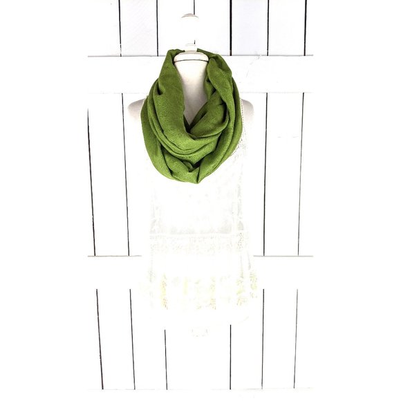 Green paisley pashmina tassel fringe infinity loop scarf - Picture 2 of 6